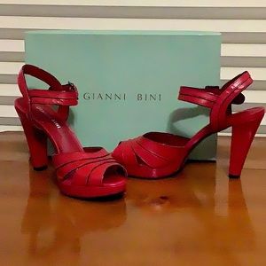 Size 8 GIANNI BINI, Hi Heel Sandal